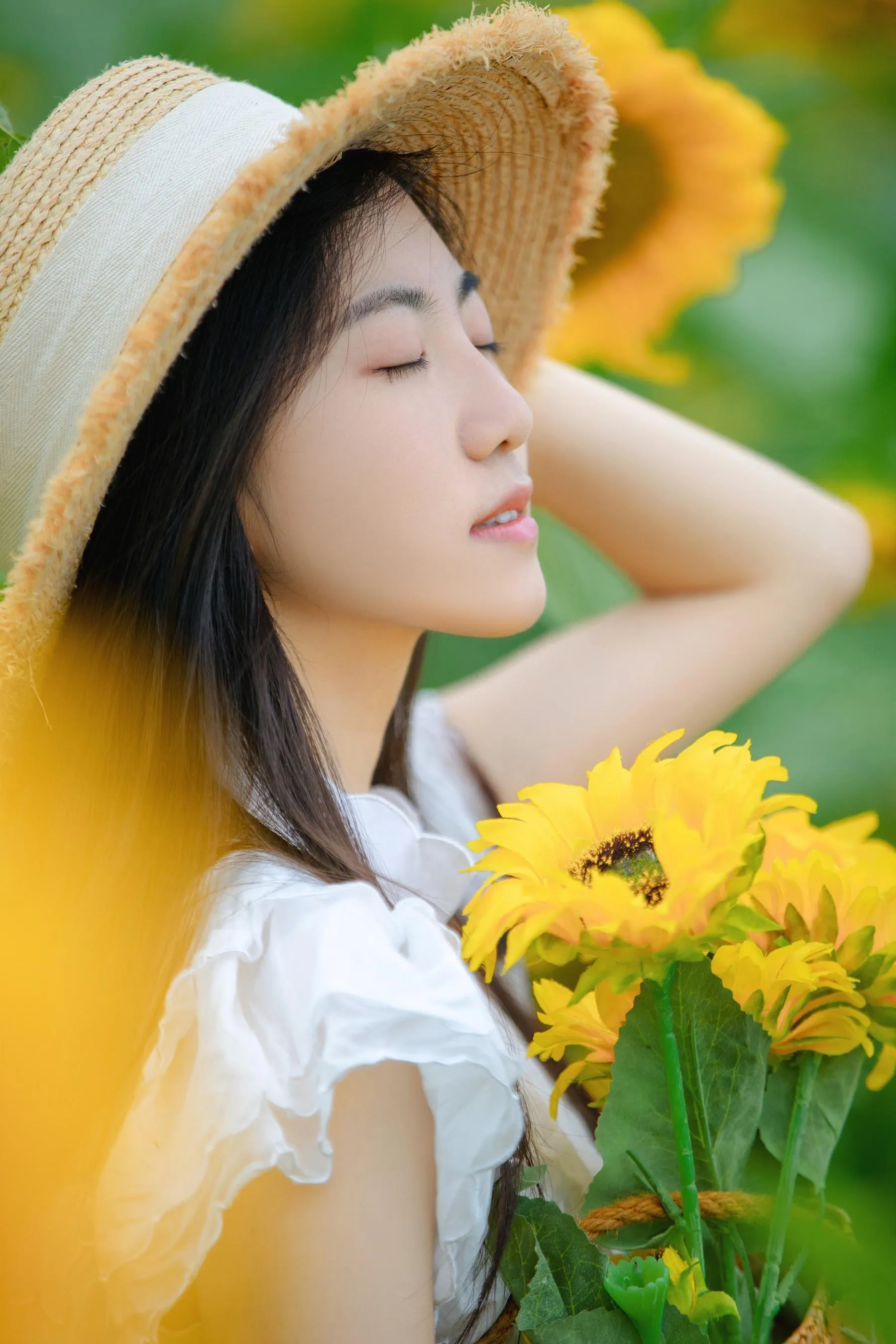 [YITUYU艺图语]2022.08.22 向日葵女孩 栗子 [22P]插图